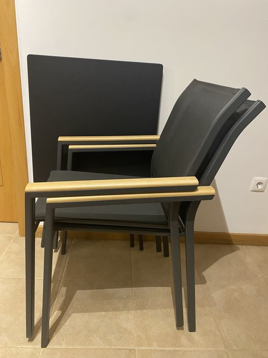 Mesa  +  2 cadeiras
