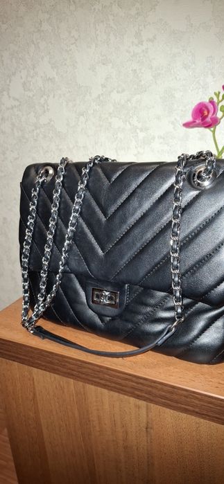 Сумка з ланцюжком (шанель)   ідеальний стан