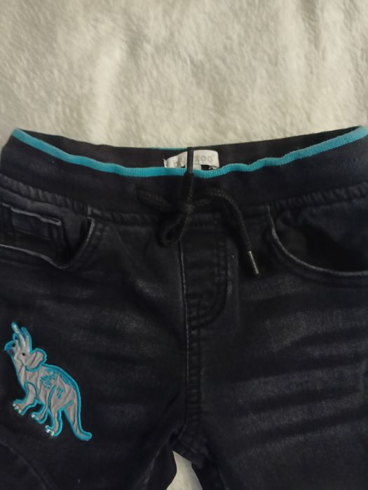 Spodnie 104/110 dla fana dinozaurow