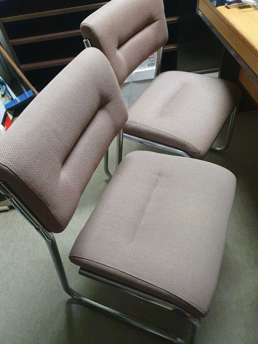 Mobilia de escritorio /Cadeiras, secretária, armários (11 peças)