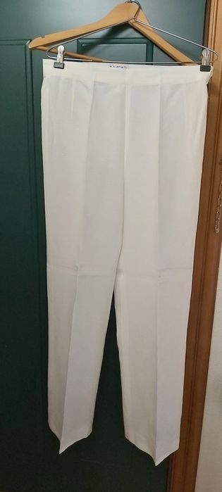 Calça de senhora em linho branco muito bonitas