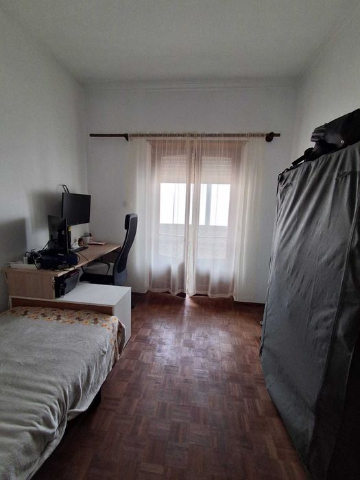 Apartamento T2 Em ótimas condições a Venda, Junto ao Parque Central da Amadora a bom Preço.