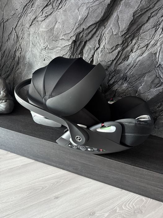 Автокресло черное cybex cloud T Plus i-size