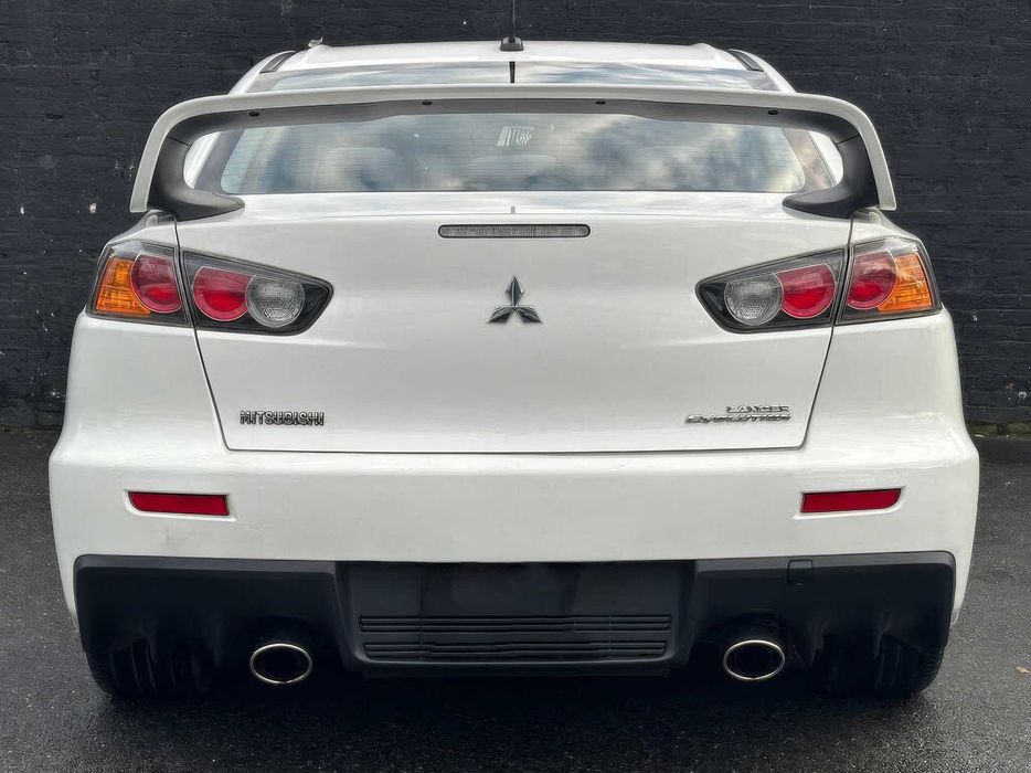 Mitsubishi Lancer Evolution GSR      2014