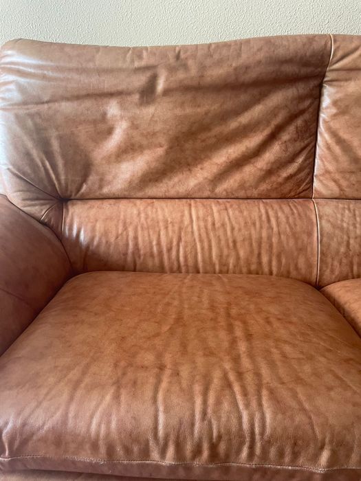 Sofá pele castanho