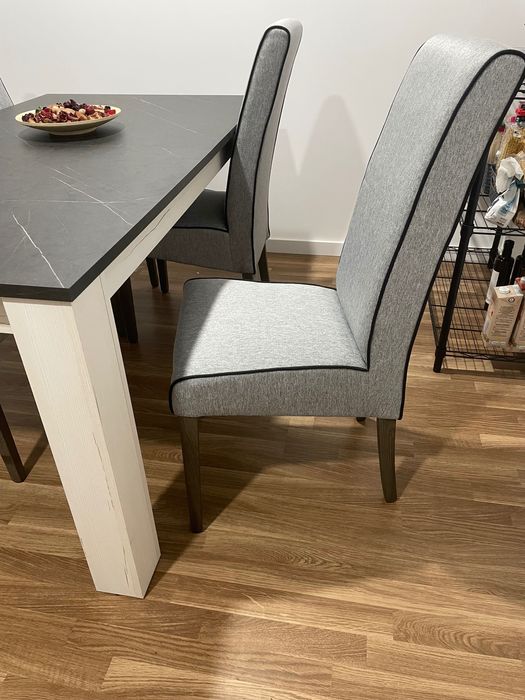 Mesa de jantar extensível + 4 cadeiras