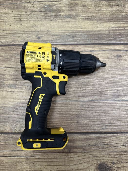 Wiertarko-wkrętarka udarowa XR 18V DCD100Y DeWalt z 2024r.