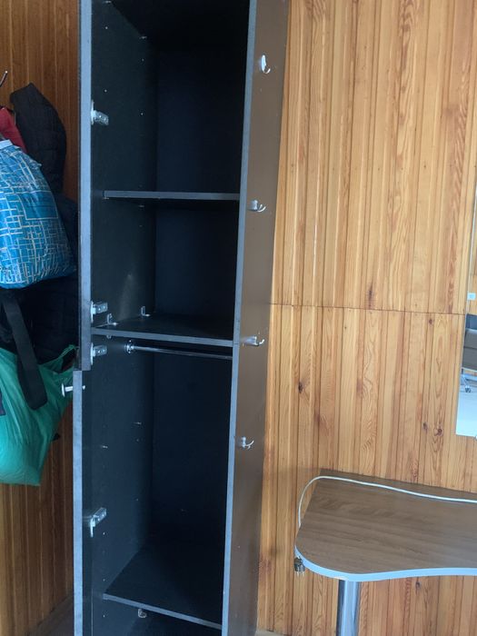 М'який диванчик  меблі стіл деревяний  столик