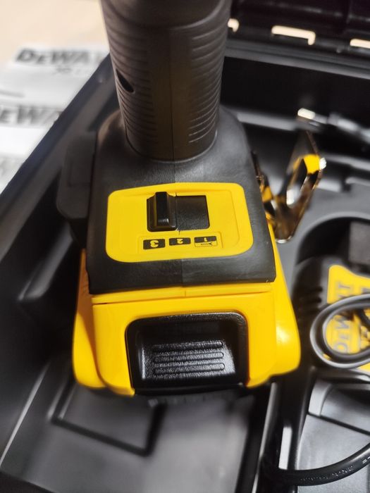 Вживаний DeWalt DCD 791 / DCF 887 безщітковий акумуляторний шуруповерт