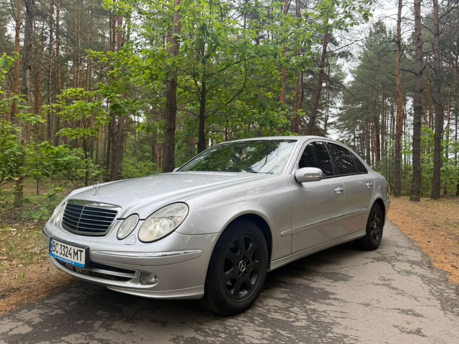 Mercedes - Benz-  E 220 Автомат