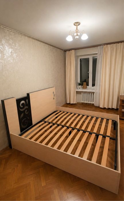 Ліжко з матрацом, розібране (самовивіз)