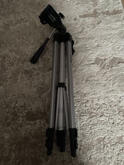 Штатив - тринога у гарному стані