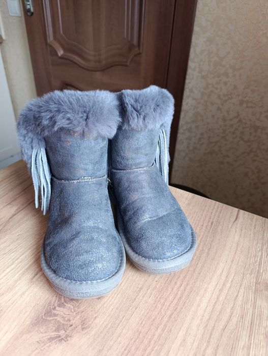 Уги для дівчинки