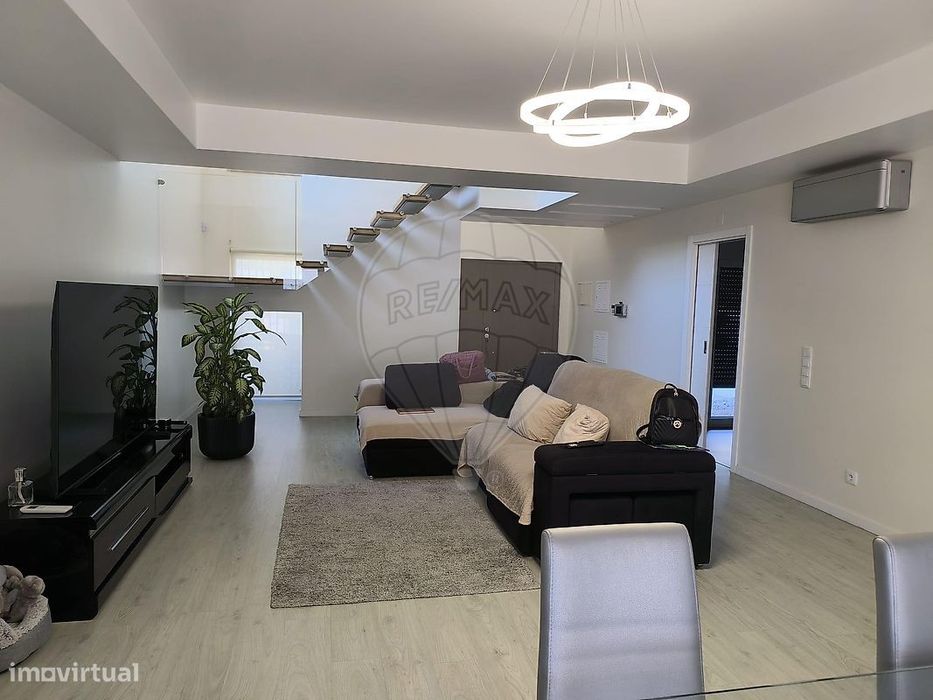 Moradia T4 para arrendamento