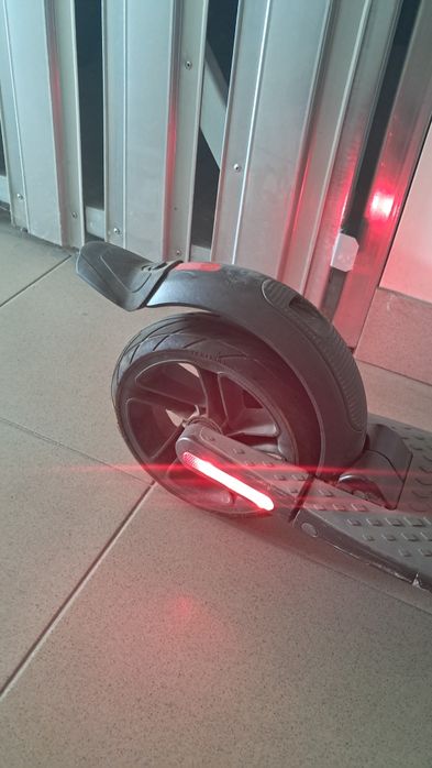 Hulajnoga ninebot es1