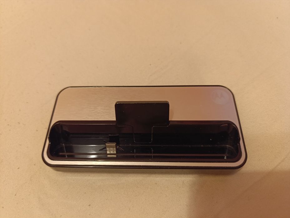 Док станція Motorola, зарядний пристрій для гаджетів USB-micro