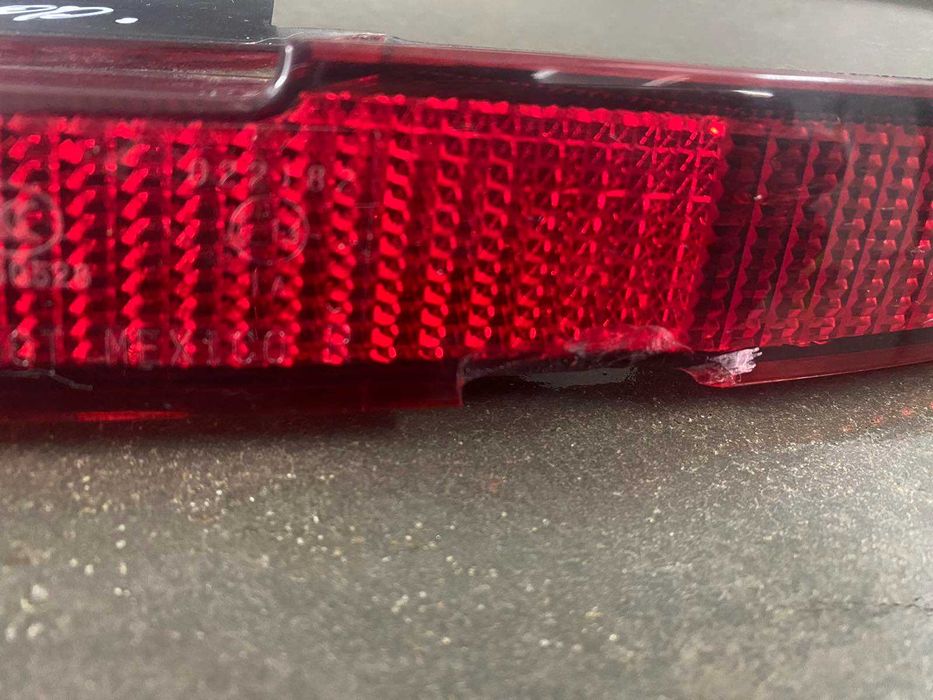 Катафот відбивач отражатель габарит правий Subaru Tribeca B9 дефект