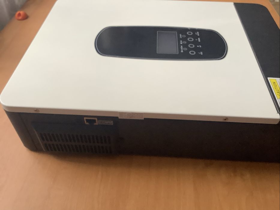 Гибридный инвертор 1,8 кВт , 12V/230V , 2000W панели .