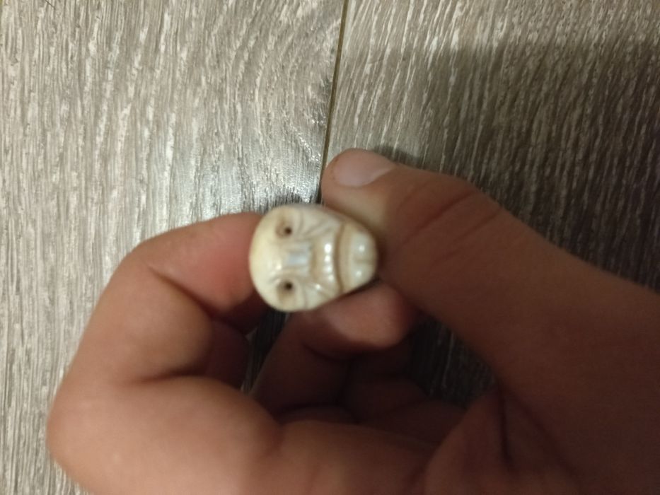 Темляк з рога оленя .
Ручна робота брилок з кості