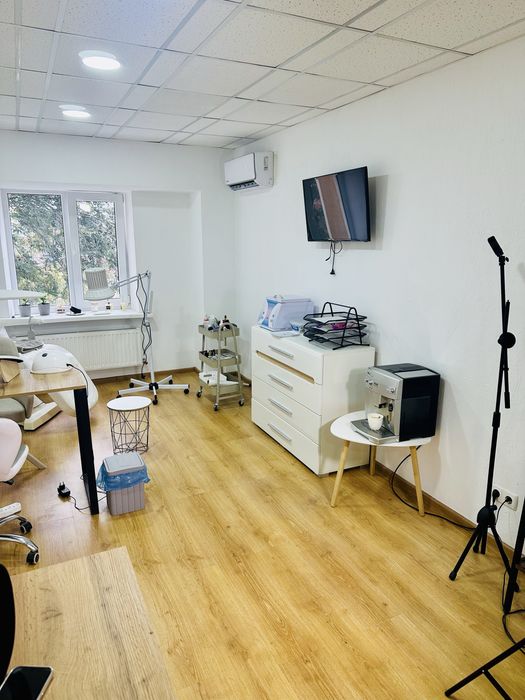 Аренда мастеру маникюра