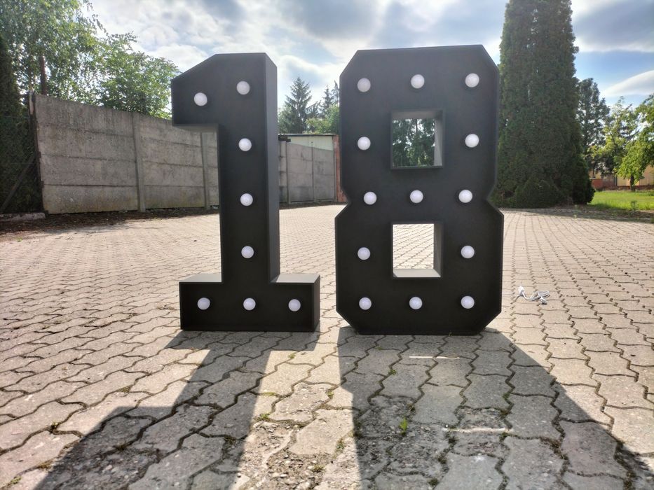 Cyfry 18 osiemnastka podświetlana żarówkami LED 3D