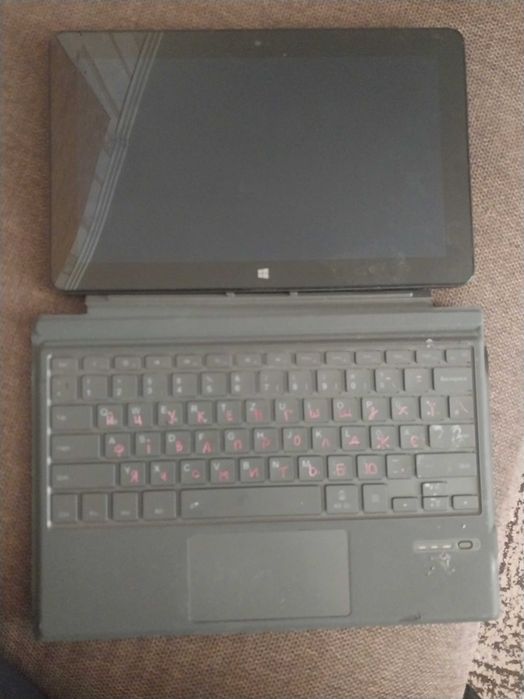 Продам планшет не робочий незаряджаеться dell
