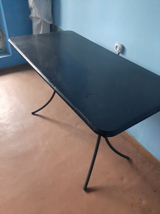 Продам стол  обеденный,черный мрамор