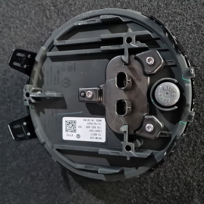 Новая эмблема, знчок, логотип  id4 оригинал 11A 853 601A 11G 853 601A