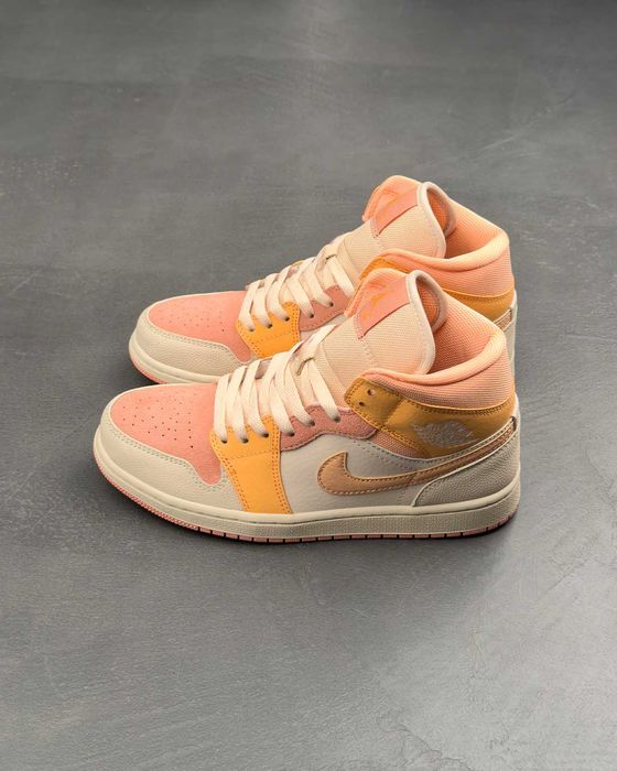 Кросівки Air Jordan 1 Mid 'Apricot'