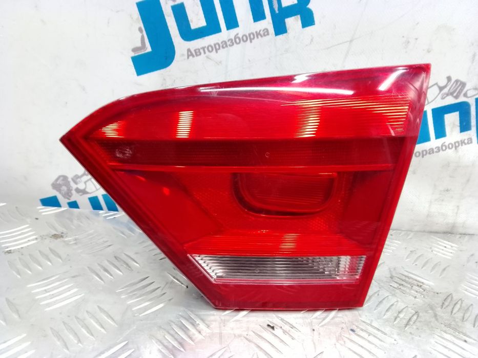 Фонарь правый в крышке 561945094C для Volkswagen Passat B7