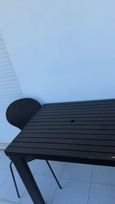 Mesa com duas cadeiras