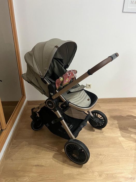 Carrinho de bebe Chico, semi novo com todos os acessórios e capa de ch