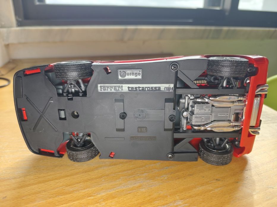Ferrari Testarossa 1984 Burago 1/18