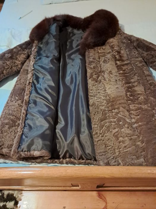 Futro naturalne karakuły z kołnierzem z lisa_vintage