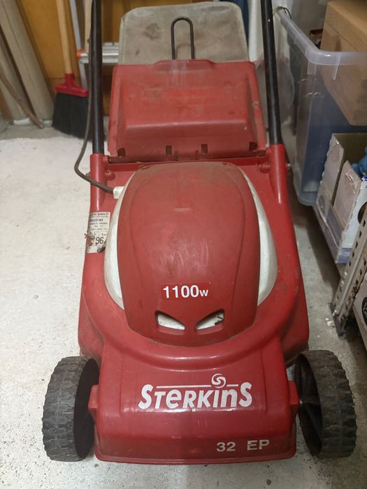 Máquina de cortar relva