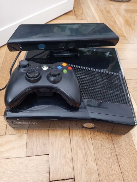 Xbox 360 + Kinect + pad