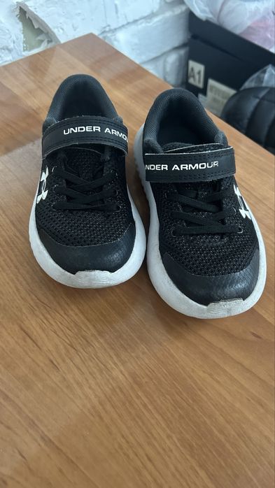 Кросівки under armour