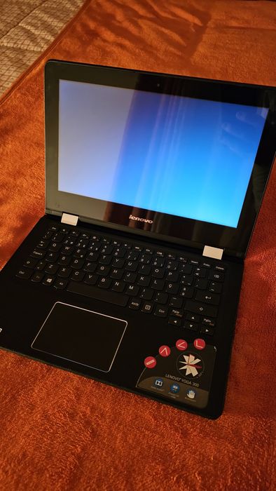 Lenovo Yoga 300-Multi Touch(PC Tablet)