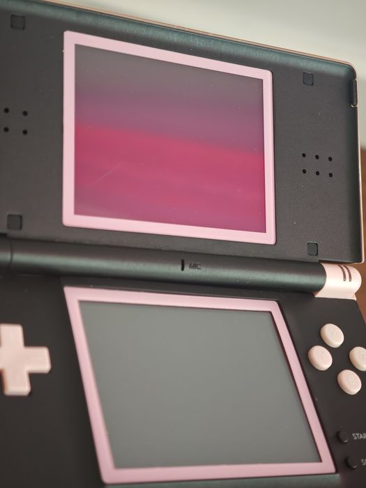Nintendo DS Lite + R4 Com + 100 Jogos