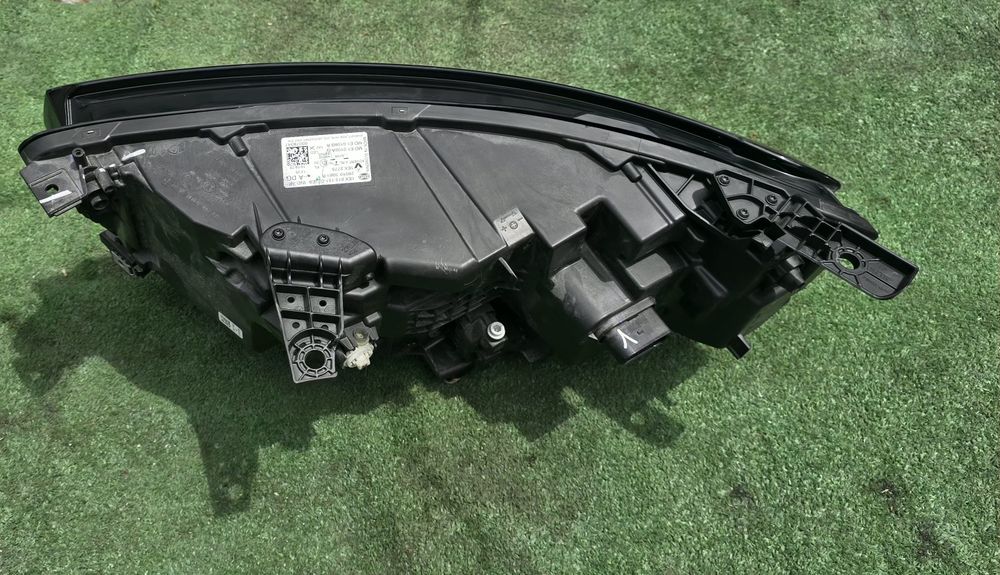 Ótica Direita Full LED Renault Austral (2022-2026) HELLA - Como Nova