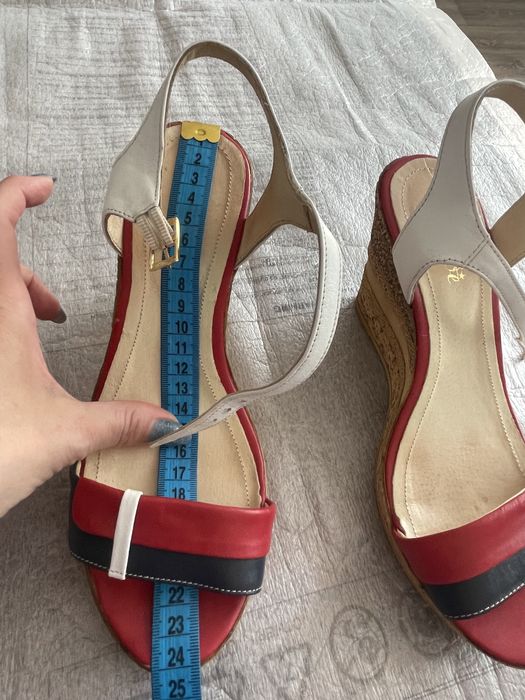 Босоножки кожаные женские