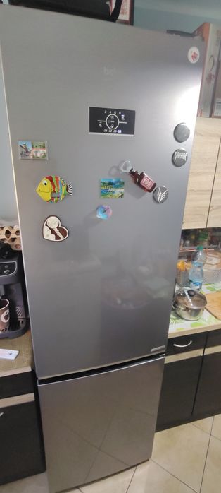 ODDAM ZA DARMO – lodówka Beko 203 cm, uszkodzona – na części