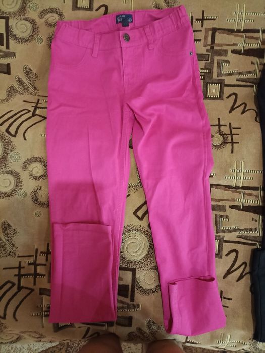 Джинсы розовые, брюки черные 152