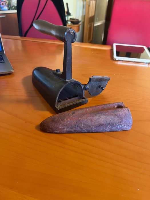 Ferro antigo "tongue slug iron cast ox"