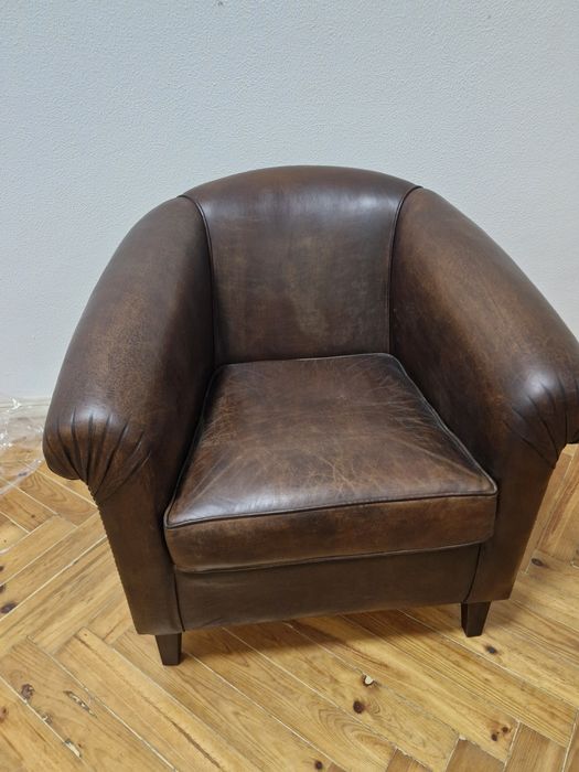 Cadeirão em cabedal