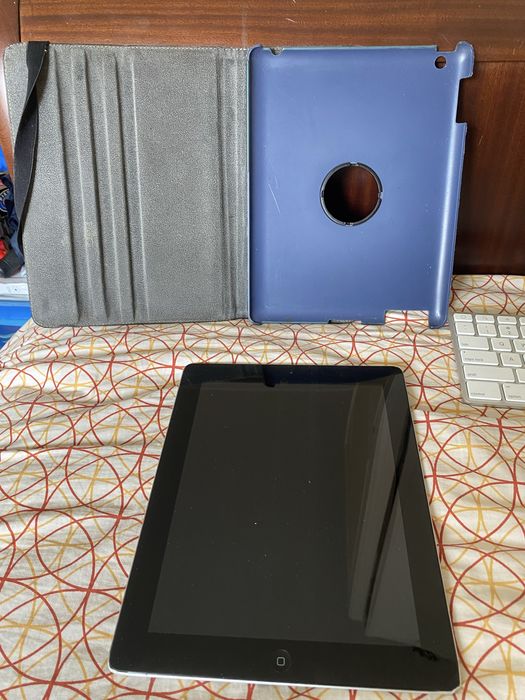 Ipad com capa e teclado