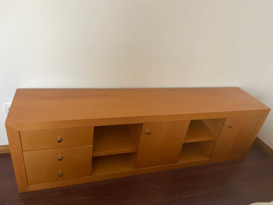 Armário de Pinho 194cm de Comprimentox57 cm Altura x40 cm Profundidade