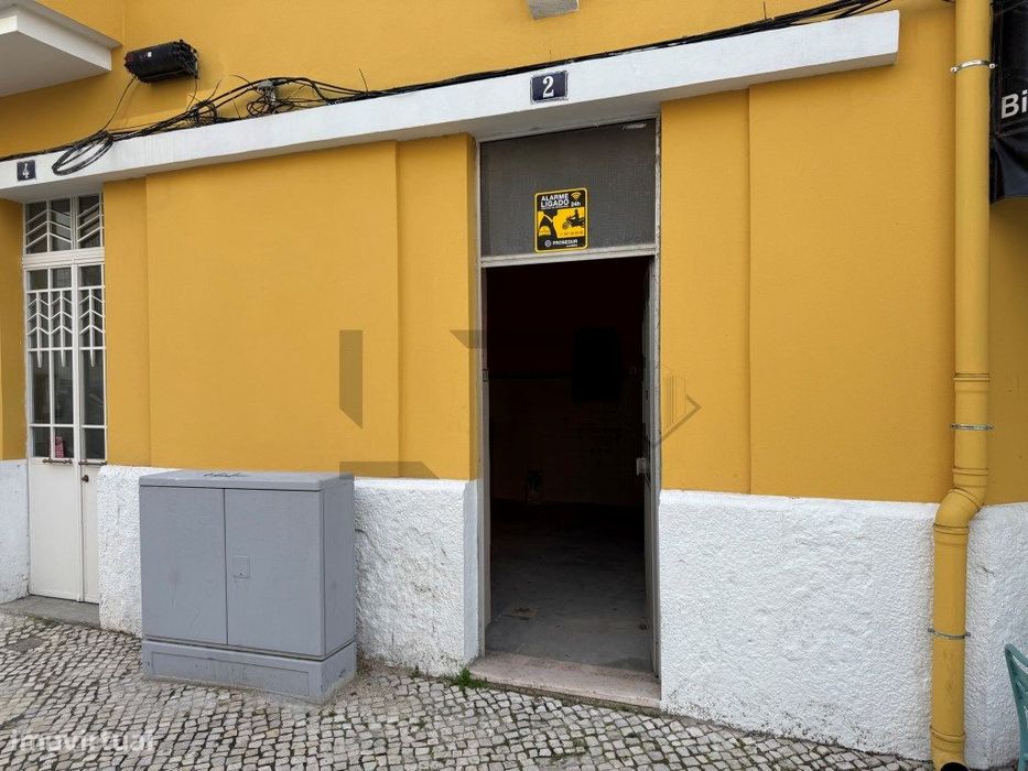 Loja Comercial, junto ao IPO para Arrendamento em Lisboa