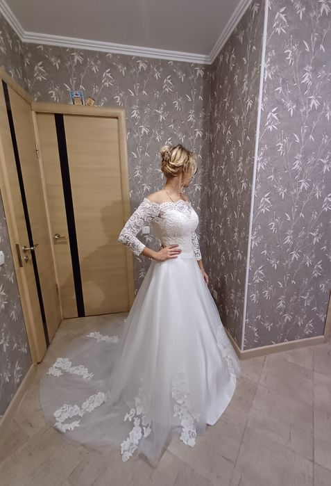 Весільна сукня айворі