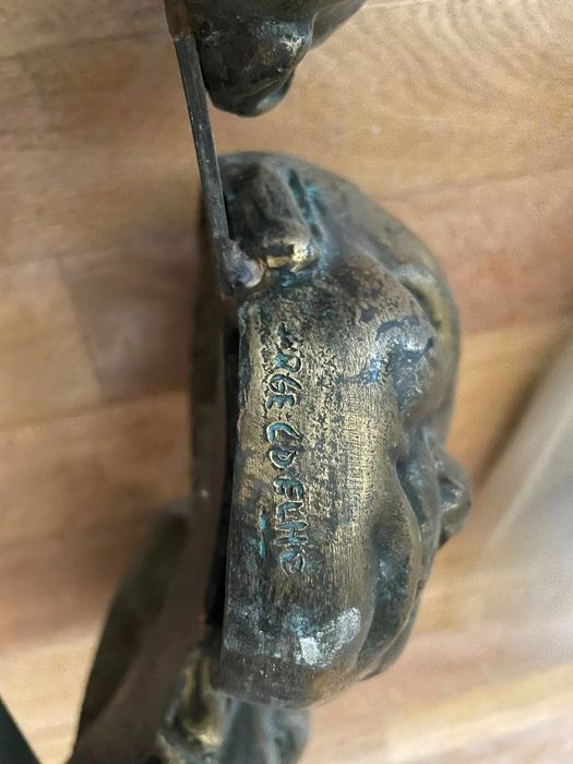 Escultura em bronze (esc. Jorge Coelho)